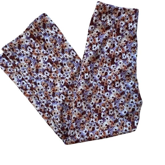 SHEIN Ditsy Floral Cropped Halter Top & Pants Set - Picture 4 of 11